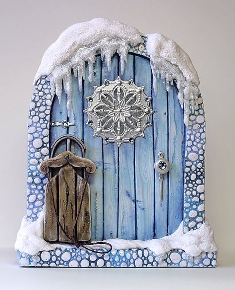 Diy Fairy Door, Christmas Doors, Fairy Garden Doors, Decorated Bottles, Elf Door, Fairy House Crafts, Clay Fairy, Clay Fairy House, Polymer Clay Fairy