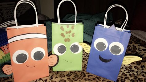 Nemo, Squirt & Dory Candy Bags I Made For My Sons First Birthday ❤️ Finding Nemo Goodie Bag Ideas, Nemo Goodie Bags, Dory Themed Birthday Party, Finding Nemo First Birthday Boy, Dory Party Decorations, Nemo Birthday Party Decorations, Finding Dory Decorations, Nemo First Birthday, Finding Nemo First Birthday