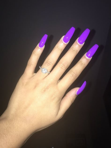 😈💜☔️🍇 Acrylic Nails Colours, Bright Purple Acrylic Nails, Bright Coloured Nails, Bright Colour Nails, Bright Purple Nails, N Nails, Bright Acrylic Nails, Nail Design Glitter, Purple Acrylic Nails