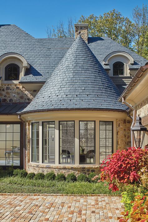 Classic Style - Home & Design Magazine Small House With Turret, Houses With Turrets, Turret Room Ideas, Roof Styles Design, Turret Addition, House Turret, Victorian Turret, House With Turret, Turret House