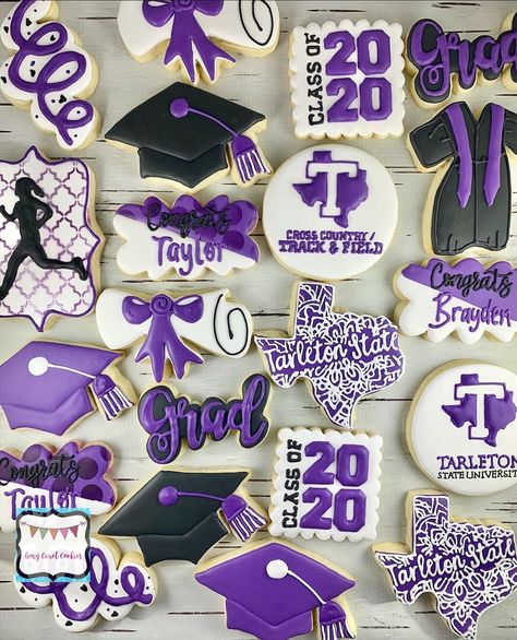 Purple And White Graduation Cakes, Good Luck Cookies, Purple Graduation Party Ideas, Kylie Graduation, Graduation Cookie Ideas, Senior Ring, Graduation Purple, College Cookies, High School Graduation Cakes