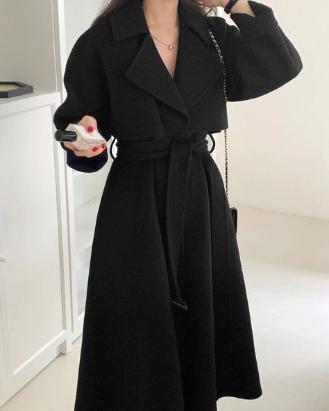 Tailored Coat, Trendy Dress Outfits, Everyday Fashion Outfits, Woman Suit Fashion, Women Overcoat, Abaya Designs, Stylish Work Outfits, Winter Coats Women, Office Lady