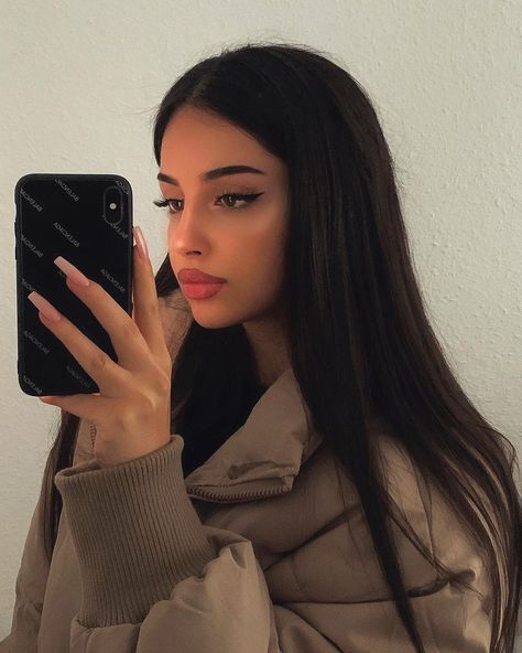 𝑳𝑬𝒀𝑳𝑨 𝑴. on Instagram: “You are your best investment” Leyla Melina, Best Investment, Cute Makeup Looks, Girly Images, Fashion Hacks Clothes, Best Investments, Cute Makeup, Cute Couple Videos, Stylish Girl