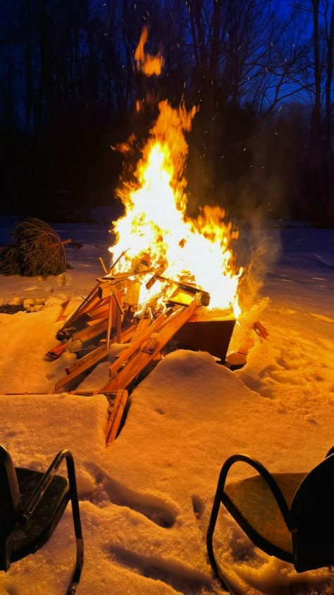 Campfire In Snow, Winter Bonfire Aesthetic, Fire In The Snow, Fire In Snow, Christmas Bonfire, Campfire Aesthetic, Winter Campfire, Bone Fire, When Your Sick