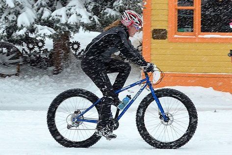 Benefits Of Biking, Fat Bike Mountain, Winter Biking, Bicycle Ideas, Cycle Art, Mt Bike, Spin Bike Workouts, Bicycle Workout, Urban Cycling