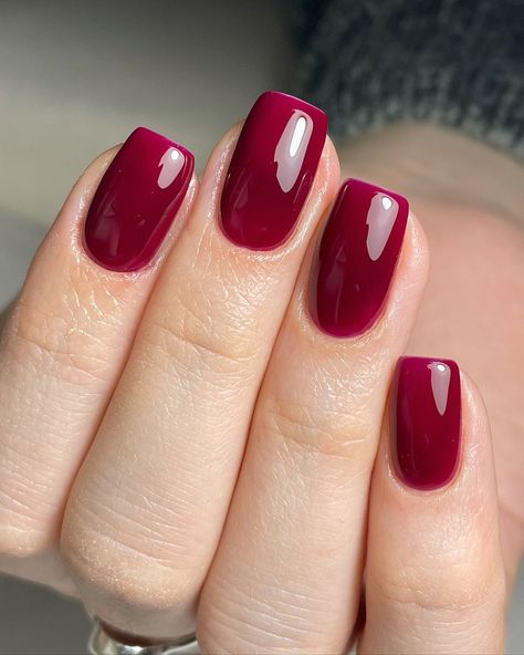 Black Glamour, September Nails, Nail Pops, Vintage Black Glamour, Seasonal Nails, Red Nail, Elegant Nails, Classic Beauty, Seasonal Fashion