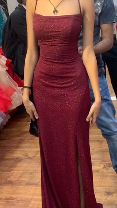 Burnt Red Prom Dress, Casino Night Prom Dress, Prom Dresses 2024 Classy, Grad Dresses High School, Dresses For New Year, Prom Red Dress, Killa Fashion, Icon Dress, Fashion Week Dresses