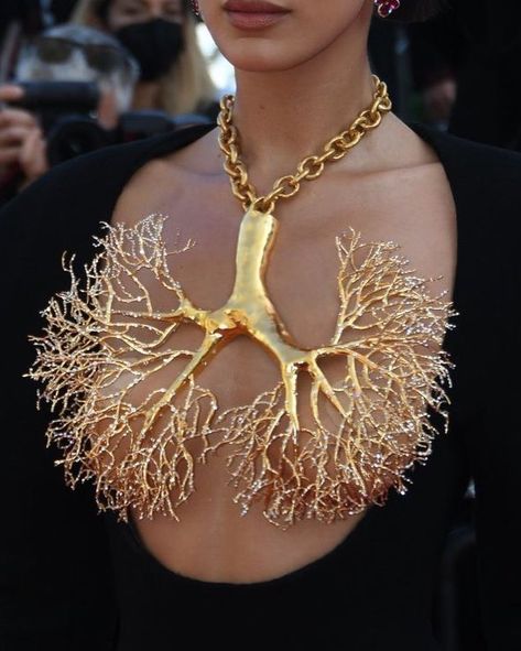 Anatomy references in high fashion schiaparelli lungs worn by bella hadid Roberto Cavalli fw 2000 worn by zendaya iris van herpen skeleton dress fw 2011 schiaparelli fall winter 2022 heart circulation dress Heart Circulation, Skeleton Dress, Anatomy References, Iris Van Herpen, Winter 2022, Lungs, Bella Hadid, Roberto Cavalli, Anatomy