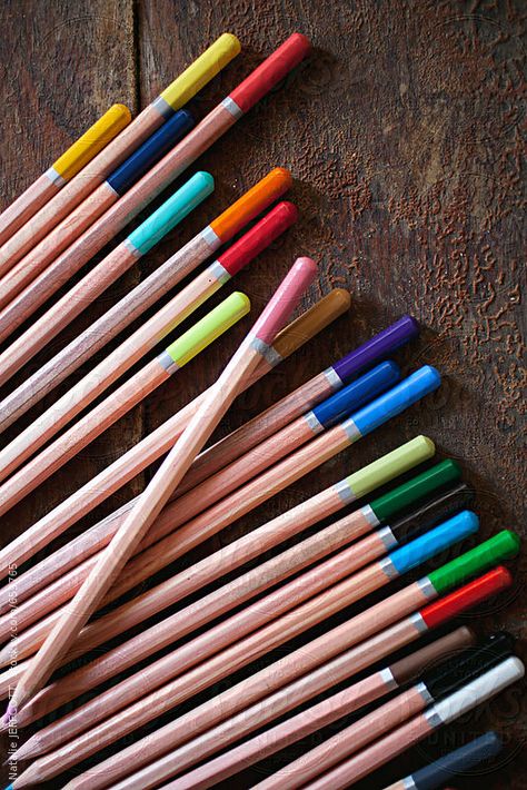 Art Materials Photography, Art Supplies Photography, Led Pencils Aesthetic, Art Supplies Still Life Photography, Crayons Photography, Pencils Photography, Insta Icon, Coloured Pencils, Color Pencil Art