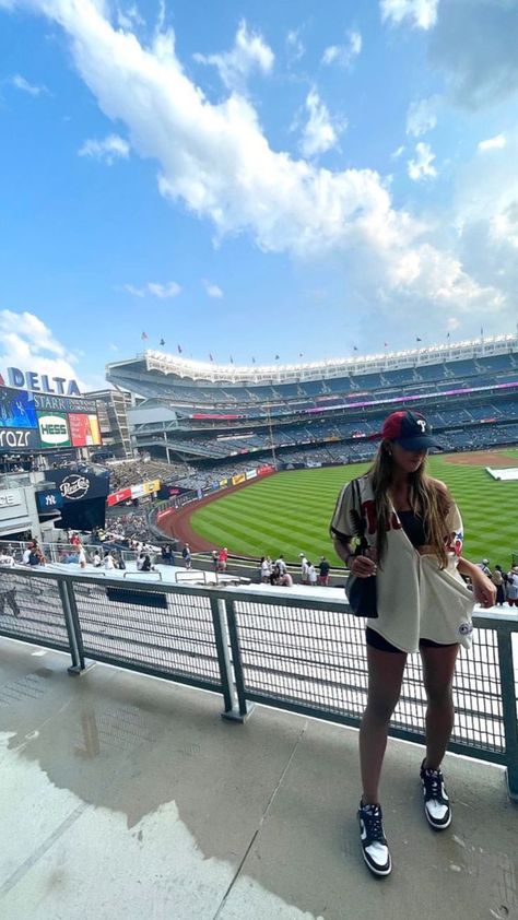 Ballpark Outfit, Baseball Jersey Outfit Women, Basketball Game Outfit Women, Baseball Wife, Baseball Jersey Outfit, Basketball Game Outfit, Baseball Stadium, Casual Tees, Baseball Outfit