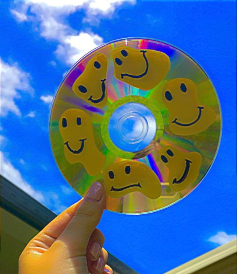 Smiley Face Aesthetic Trippy, Smiley Aesthetics, Weirdcore Pfp, Smiley Face Aesthetic, 2020 Indie, 2020 Core, Indie Core, Indie Wallpaper, Weird Faces