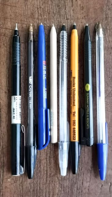 Paper Ball, Doodle Quotes, Fancy Pens, Aesthetic School, Study Stationery, Tracing Paper, Writing Supplies, Pointed Pen, Hotel Rooms