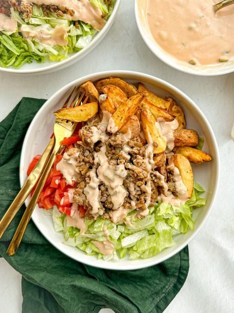 The BEST Burger Bowl Recipe - factstory Potato Bowl Recipe, Burger Bowl, Big Mac Sauce, Sweet Potato Burgers, Mac Sauce, Healthy Cheese, Burger Salad, Sweet Potato Bowls, Big Mac Salad