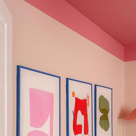 Lick on Instagram: "We love what you've done with the place - spring edition 🌷 Putting a lighter spring in our decorating steps as a new season begins with refreshing greens, optimistic yellows and energising pinks. 1. A more vibrant painted ceiling adds playful energy to this living room against the physically soothing Pink 01 walls and tonal pastel furniture - @lindsey_isla. 2. Refreshing Green 09 cocoons this loft bedroom when painted across the walls and sloped ceiling, creating a calm Coral Ceiling Paint, Bathroom Pink Ceiling, Two Tone Ceiling And Walls, Tonal Blue Living Room, Walls And Ceiling Same Color Bedroom, Coloured Ceiling Kitchen, Paint Colour Inspiration, Painted Color Ceiling, Colourful Walls Interior