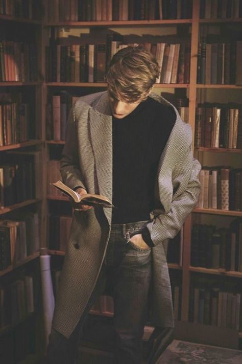 Dark Academia Aesthetic Boys, Nerd Outfits, Photography Men, Library Aesthetic, Trendy Art, Aesthetic Boy, Aesthetic People, Diy Photography, Ideas Photography