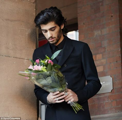 Zayn Malik shows softer side in Night Changes video #dailymail Hairstyles Zayn, Zany Malik, Zayn Malik Hairstyle, Gambar One Direction, Zayn Malik Photos, Night Changes, Zayn Malik Pics, What Makes You Beautiful, X Factor