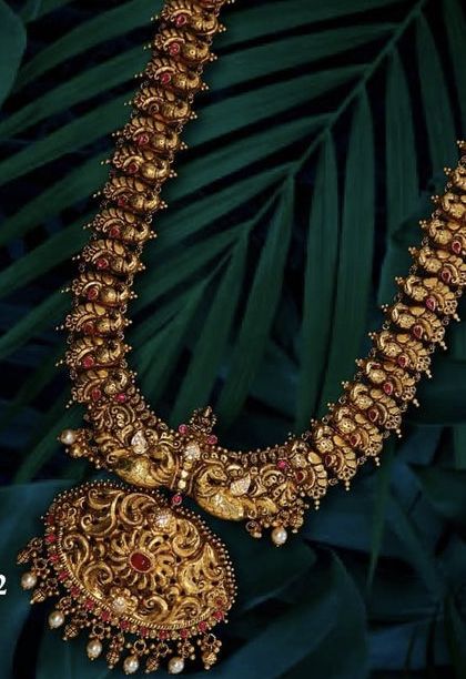 Gold Aram Designs Latest, Lakshmi Haram, Nakshi Jewellery, Antique Haram, Gold Earing, Pretty Gold Necklaces, Indian Gold Necklace Designs, Wedding Jewellery Designs, Haram Designs