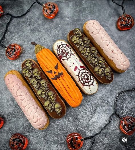 Halloween Eclairs, Fairy Kitchen, Biscuits Halloween, 2023 Halloween, Halloween Sweets, Choux Pastry, Dessert Cake Recipes, Homemade Donuts, Pastry Art