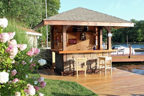 outdoor home bar near lake Tiki Bars Backyard, Backyard Cabana, Small Pool Houses, Cabana Design, Pool House Shed, Yard Crashers, Outdoor Tiki Bar, Outdoor Bar Area, Outdoor Bars