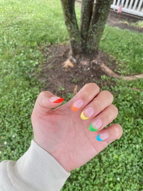 Pride nails pride month rainbow Rainbow Nails Bright, Primary Color French Tip Nails, Black Nails With Rainbow Tips, Rainbow Tip Nails Short, Simple Pride Outfit Ideas, Rainbow Square Nails, Pride Nails French Tips, Pride Month Nails Simple, Pride Nails Short Simple