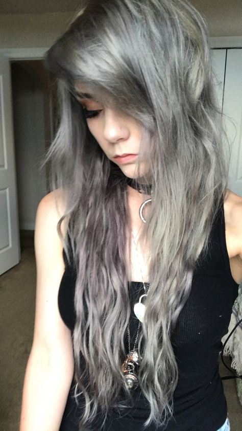 silver grey hair iroiro White Silver Hair Color, Dyed Grey Hair, Gunmetal Hair, Grey Dyed Hair, Grey Hair Dye, Black Roots, Silver Hair Color, Silver Grey Hair, Dye Ideas