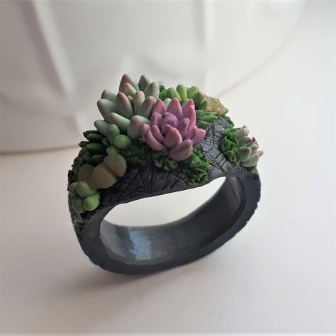 Black Clay Rings, Polymer Clay Ring Ideas, Polymer Clay Rings Diy, Clay Ring Ideas, Polymer Clay Necklace Ideas, Polymer Ring, Polymer Clay Succulent, Polymer Clay Witch, Clay Succulents