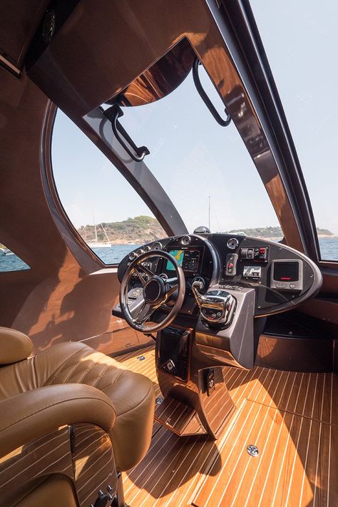 new royal jet capsule offers a luxurious experience on the water Jet Capsule, Yacht Aesthetic, Luxury Yacht Interior, Jet Boat, New Jet, Yacht Interior, Cool Boats, Wood Boats, Jet Boats