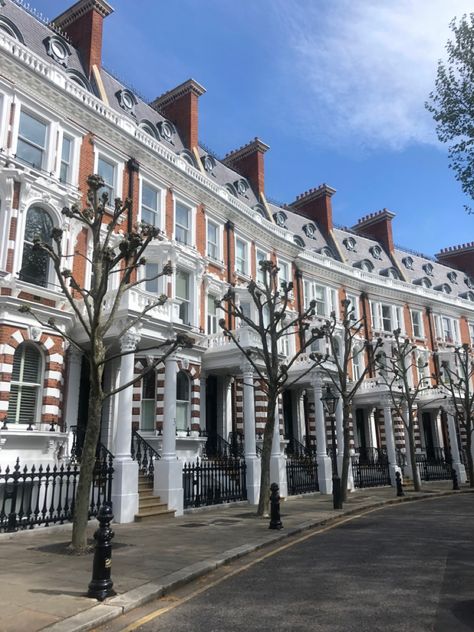 Kensington Kensington Aesthetic, Fav Place, London Townhouse, House Exterior, Beautiful Places, Exterior, London, Road, Travel