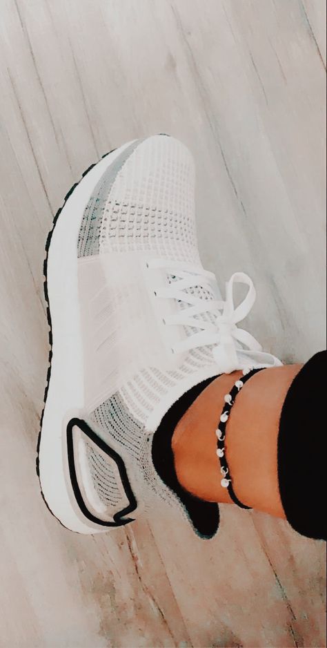 Taya Smith, Cute Running Shoes, Nike Gym Shoes, Preppy Shoes, Nike Tennis Shoes, Cute Nike Shoes, Popular Shoes, Cute Sneakers, Fresh Shoes