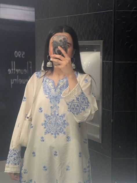 Aesthetic Pakistani Outfits Casual, Pakistani Suit Aesthetic, Simple Kamiz Design, Kurti Inspo Aesthetic, Casual Kurtas Women, Ethinic Wear Indian Women Kurtis, Desi Core Outfits, Indian Kurti Designs Casual, Desi Fits Casual