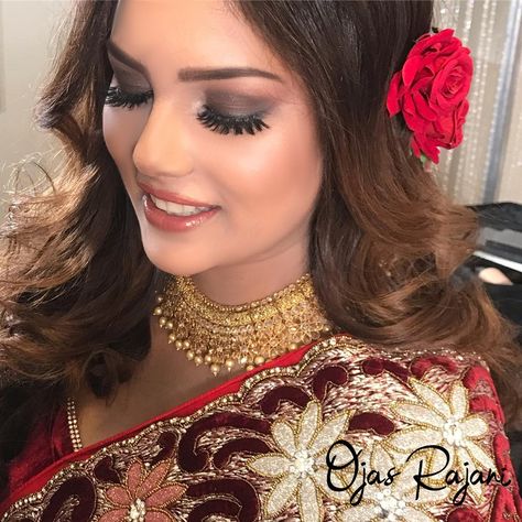 Open Hair With Rose, Red Rose Hairstyle Open Hair, Hairstyles With Red Roses, Red Rose Hairstyle, Bengali Hairstyle, Rose Hairstyle, Latest Bridal Makeup, Function Dress, Open Hair