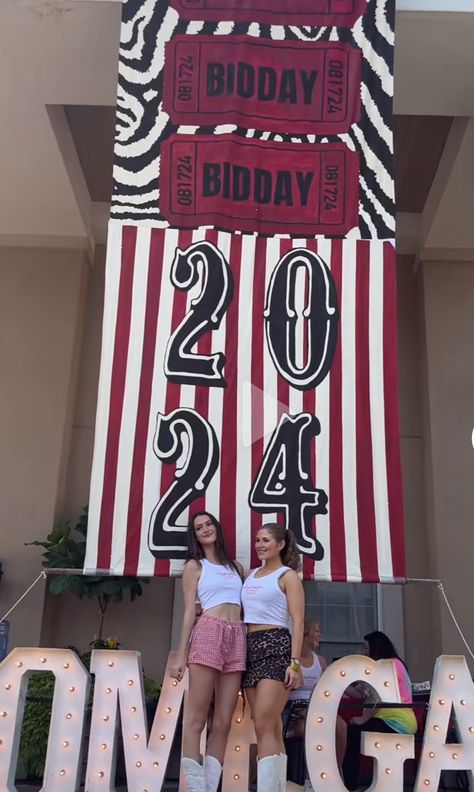 Vintage Carnival Party Decorations, Carnival Bid Day Theme, Circus Bid Day, Carnival Photobooth, Vintage Carnival Party, Carnival Party Decorations, Senior Year Of High School, Bid Day Themes, Delta Zeta