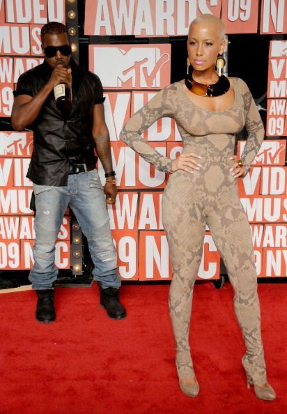 Amber Rose and Kanye West arrive for the MTV Video Music Awards at Radio City Music Hall on September 13, 2009 in New York City. Kanye West And Amber Rose, Kanye And Amber Rose, Mtv Awards, Radio City Music Hall, Amber Rose, Girl Themes, Radio City, Video Music Awards, Mtv Video Music Award