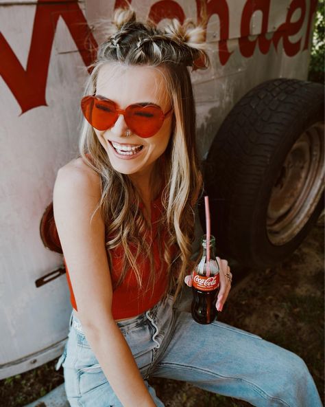 coca cola anyone?🥤♥️💥 #photography #photoshoot #outdoors #outdoorphotography #van #pickupvan #photo #cocacola #cocacolaphotoshoot #summer… | Instagram Coca Cola Photoshoot, Retro Photoshoot, High School Seniors Photos, Pics Inspo, Summer Retro, Dr Pepper, Summer Instagram, Senior Pics, Senior Year