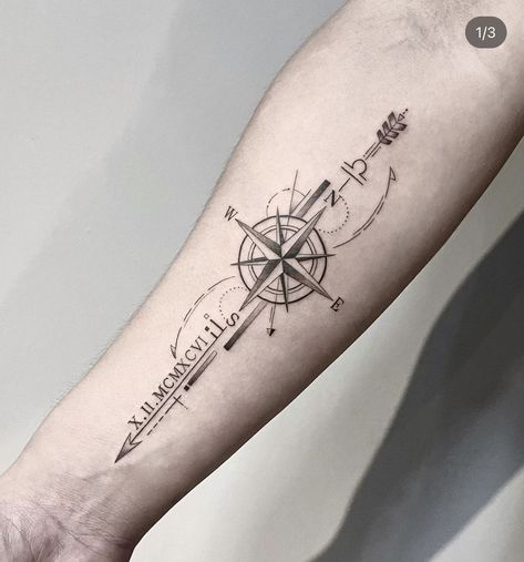 Compas Tattoo, Nautical Compass Tattoo, Sagittarius Tattoo Designs, Tricep Tattoos, Tattoo Homme, Tattoo Ideas Males, Unique Wrist Tattoos, Sagittarius Tattoo, Monkey Tattoos