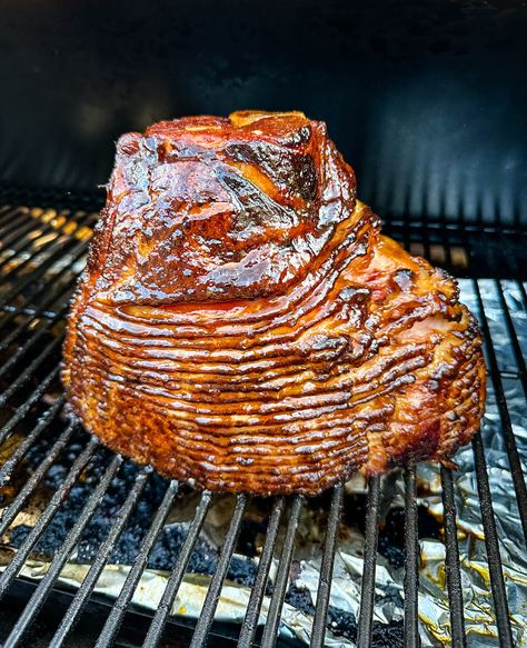 Treager Smoked Ham Recipes, Ham On Smoker Grill, Spiral Ham On Traeger Grill, Ham On The Smoker Recipe, Spiral Ham On Pellet Smoker, Spiral Ham On The Grill, Ham In Smoker Recipe, Smoked Ham Pellet Grill, Smoked Spiral Ham In Electric Smoker