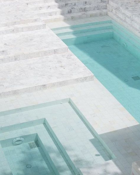 Can we say anything more about this white marble pool in Thailand?  #Marble #Dream #Nature Que dire dautre sur cette piscine thaïlandaise en marbre blanc ? Moderne Pools, Swimming Pool Tiles, Swimming Pool House, Dream Pools, Beautiful Pools, Pool Design, Swimming Pool Designs, Pool Tile, Cool Pools