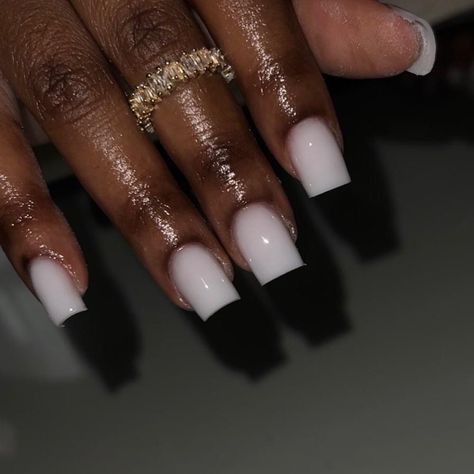 Short Nails Inspiration, Short Nude Nails, Spring Short Nails, American Nails, Plain Nails, White Acrylic Nails, Girly Acrylic Nails, Dope Nail Designs, Classy Acrylic Nails