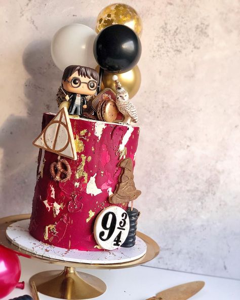 The Hogwarts Express, Harry Potter Birthday Cake, Balloon Clusters, Chocolate Frog, Harry Potter Cake, Cake Trends, Harry Potter Birthday, Hogwarts Express, Cake Makers