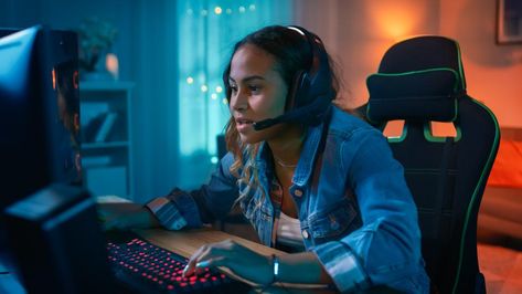 Female Gamers Are On The Rise. Can The Gaming Industry Catch Up? Game Programming, Gender Pay Gap, Virtual Reality Games, Gaming Merchandise, Female Protagonist, Typing Games, Online Gaming, Simulation Games, Strategy Games