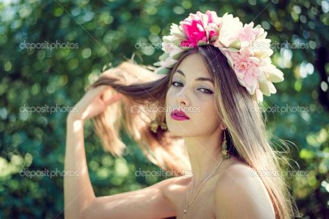 Pink and white lotus flower crown Lotus Flower Crown, White Lotus Flower, White Lotus, Kehlani, Pink Makeup, Beautiful Fairies, Tiaras And Crowns, Lotus Flower, Flower Crown