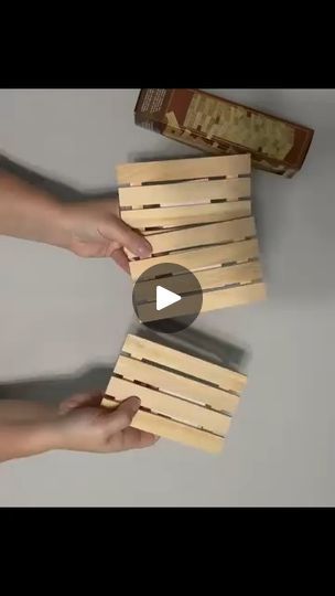 Diy Table Top Display Stand, Mini Jenga Block Crafts Diy, Dollar Tree Pallet Crafts, Dollar Tree Wood Block Crafts, Diy Jenga Blocks Ideas, Table Top Display Stand, Pallet Display, Jenga Blocks, Diy Table Top