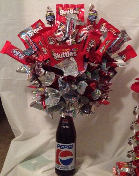 Pepsi Bottle, Liquor Gifts, Candy Gift Baskets, Valentines Candy, Candy Creations, Valentines Day Baskets, Candy Bouquets, Diy Gift Baskets, Bottle Toppers