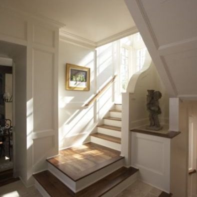 Another cool square platform w stair all round. Stairs Painted Like Books, Stairs Landing Design, Stair Nook, Foyer Stairs, Staircase Landing, Stairs Storage, Traditional Staircase, Staircase Ideas, Stair Landing