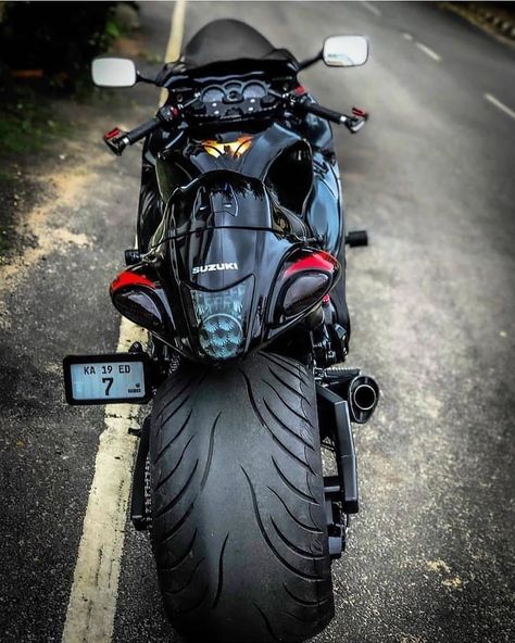 23.8 mil Me gusta, 119 comentarios - Motorcycles Superbikes 2Wheels (@ridepull) en Instagram: "Hayabusa!💪🏻 Ride Or Hide🤔? Follow @RidePull for more! Via @nishanth_6444 #RidePull" Custom Hayabusa, Nine T Bmw, Hayabusa Motorcycle, Gadget Tecnologici, Suzuki Bikes, Custom Street Bikes, Мотоциклы Cafe Racers, Motorcycle Illustration, Custom Sport Bikes