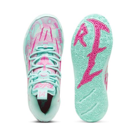 Nike Basketball Shoes Colorful, Bright Volleyball Shoes, Good Basketball Shoes, Neon Basketball Shoes, Cool Volleyball Shoes, Colorful Basketball Shoes, Basketball Shoes Aesthetic, Cute Basketball Shoes, Colorful Volleyball Shoes