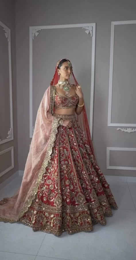 Indian Bridal Wear Red, Red Bridal Lehenga, Latest Bridal Lehenga Designs, Best Indian Wedding Dresses, Latest Bridal Lehenga, Indian Outfits Lehenga, Wedding Lehenga Designs, Indian Bride Outfits, Bridal Lehenga Collection