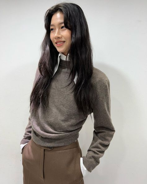 Hoyeon Outfits, V Shape Hair, Minimalist Fashion Photography, Hoyeon Jung, Low Maintenance Hair, Air Dry Hair, Stylish Haircuts, Great Hairstyles, Girl Haircuts