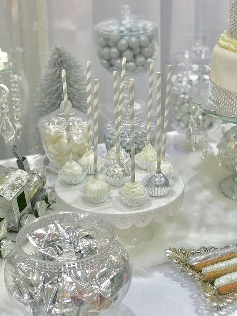 Housewarming Christmas Party, Ideas Para Xv, Diamond Birthday, Christmas Gala, 25 Anniversary, Gala Ideas, Graduation Party Planning, Silver Party, Winter Birthday