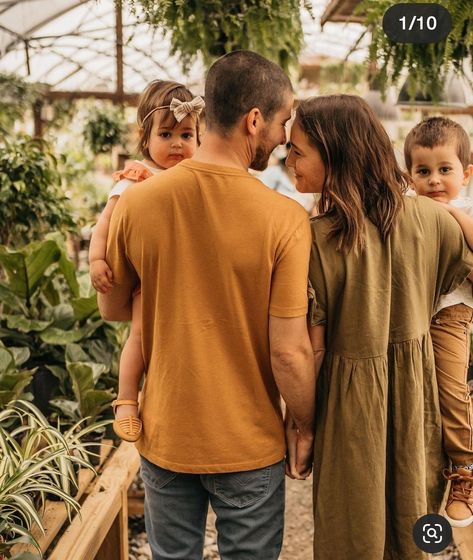 Greenhouse Family Photos, Greenhouse Photoshoot Family, Greenhouse Family Photoshoot, Greenhouse Outfit, Motherhood Minis, Botanical Garden Photo Shoot, Greenhouse Photos, Greenhouse Pictures, Park Shoot